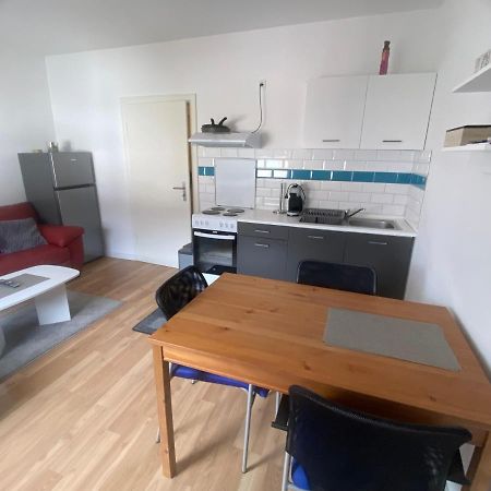 Schoene 2 Zimmer Apartment In Krefeld City, Monteur Wohnung Netflix & Prime Exteriör bild