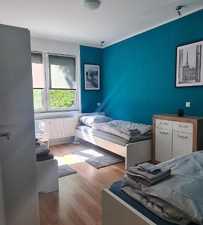 Schoene 2 Zimmer Apartment In Krefeld City, Monteur Wohnung Netflix & Prime Exteriör bild